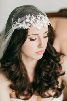 a woman wearing a veil on top of her head