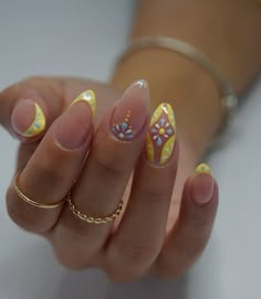 Brazil Nails, Daisy Acrylic Nails, Accent Nail Designs, Summery Nails, Cute Gel Nails, Vacation Nails, Soft Nails, Summer Acrylic Nails, Nail Jewelry