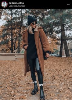 Winter Montana Outfits, Layered Shacket Outfit, Gatlinburg Tennessee Winter Outfits, Nyc Style Outfits Cold Weather, Current Winter Fashion Trends, 57 Degree Weather Outfit Fall, Wisconsin Winter Outfits, Cold Weather Outfits Midsize, Tennessee Winter Outfits