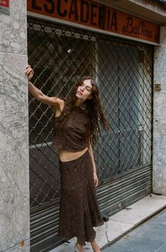 Maeve Midi Skirt | Brown – With Jéan City Boho Outfits, Western Birthday Outfit, Vietnam Tailor, Street Editorial, 20 Anniversary, Midi Skirt Brown, Sunny Fashion, Sophisticated Boho, With Jéan