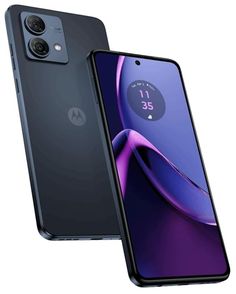 the moto g7 smartphone is shown with its camera open and it's front facing