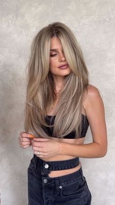 Nail Ideas 2023 Should I Wash My Hair, Pecan Sandie, Long Blonde Hair Cuts, Oatmeal Cream Pie, Wash My Hair, Tree Nail Art, Hand Tied Wefts, Blonde Hair Transformations, Hair Mistakes