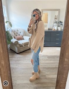 Fall Outfit With Chelsea Boots, Cute Summer Fall Outfits, 60 Degree Fall Outfit, Trendy Teaching Outfits, Cold Weather Nice Dinner Outfit, Oversized Sweater Jeans Outfit, Cute Fall Mom Outfits 2024, Womens Outfits For Winter, South Carolina Winter Outfits