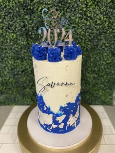 a blue and white decorated cake on a gold plate