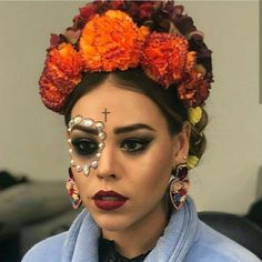 Elite Serie, Maquillage Halloween Simple, Halloween Makeup Sugar Skull, Mexican Halloween, Makeup Artistic, Halloween Makeup Diy, Cool Halloween Makeup, Halloween Makeup Inspiration, Halloween Makeup Easy