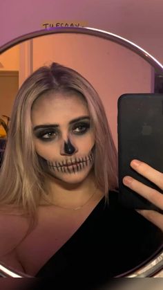 Halloween Makeup Girl, Skeleton Makeup Looks, Skull Makeup Tutorial, Easy Halloween Makeup, Quick Halloween Costumes