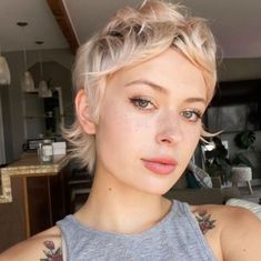 Dunner Wordend Haar, Helmet Hair, Mullet Hairstyle, Feathered Hairstyles, Baddie Hairstyles, Pixie Hairstyles, Short Hair Cuts For Women, Pixie Haircut