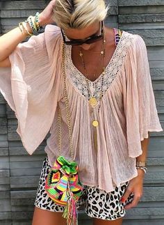 Bohemian Wear, Sequin Coats, Moda Hippie, Summer T Shirts, Spring Outfits 2022, Half Sleeve Blouse, Stylish Coat, Cute Spring Outfits