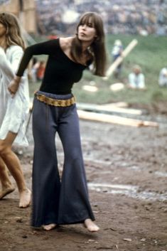 Woodstock Fashion, Looks Hippie, 70s Inspired Outfits, Moda Hippie, 60s 70s Fashion, Mode Hippie, 60s And 70s Fashion, 70s Inspired Fashion, 70s Outfits