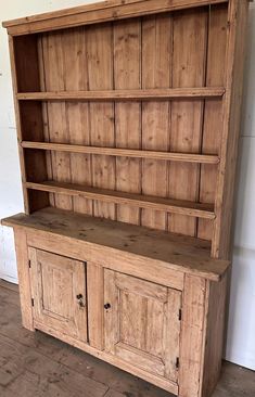 19th Century English Pine Dresser For Sale at 1stDibs 19th Century Furniture, Market Trailer, Pine Hutch, Pine Wood Furniture, Farmhouse Bookcases, Vintage Hutch, Farmhouse Hutch, Thrift Wishlist, Antique Hutch