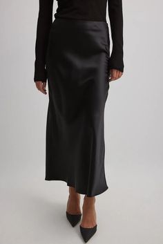 Satin Midi Skirt Black | NA-KD Skirt Draping, Maxi Skirt Style, Satin Noir, Timeless Wardrobe Staples, Elegant Drapes, Satin Midi Skirt, Elegant Skirt, Satin Maxi, Slip Skirt