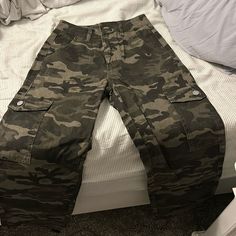 From Shein They Are A Petite 0 They’ve Been Tried On But Never Worn Around But They’re Super Comfy And Really Good Quality Low Rise Camo Cargo Pants, Green Camo Pants Outfits, Street Takeover, Twd Clothes, Camo Pants Outfits, Camo Cargo Pants Outfit, Green Camo Pants, Camoflauge Pants, Camo Clothes