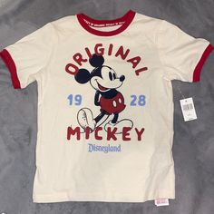 Original Mickey 1928 Disneyland Color Beige Child’s Small Nwt Minnie Mouse Sweater, Minnie Mouse Sweatshirt, Halloween Tee Shirts, Kids Christmas Sweaters, Walt Disney Mickey Mouse, Mickey Mouse Sweatshirt, Mickey Mouse Shirts, Vintage Disneyland, Disney Descendants