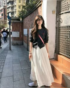 Malaysia Outfit Ideas, Malaysia Outfit, Europe Trip Outfits, Rok Outfit, Japan Outfits, Travel Outfit Plane, Travel Outfit Ideas, Look Office, Simple Style Outfits