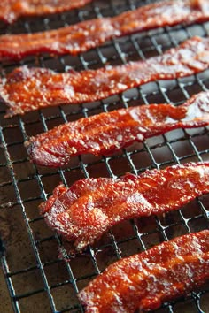 bacon is cooking on the grill and being grilled