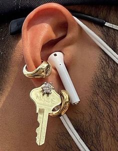 Peter Pan Kostüm, Dope Jewelry, Funky Jewelry, Jewelry Lookbook, Dream Jewelry, Jewelry Inspo, Ear Jewelry, Piercing Jewelry, Cute Jewelry