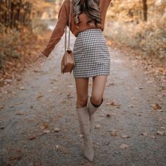 High Waist Pencil Skirt Soft Fabric Gingham Pattern Chic Feminine And Classic Portret Feminin, Fall Photo Shoot Outfits, Senior Photo Outfits, Cute Maternity Outfits, Foto Tips, Fall Photoshoot, Stylish Maternity, Picture Outfits, Photo Outfit