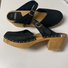 Excellent Used Condition Minimal Signs Of Wear And Stains As Seen In The Pictures. Measurements Included In The Pictures Leather Clogs, Mule Clogs, Mules Shoes, Black Tan, Black And Tan, Clogs, Women Shoes, Signs, Leather