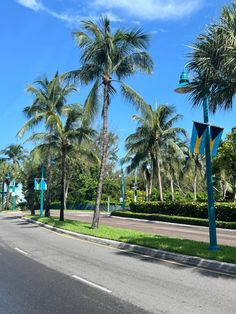 walking in Nassau Bahamas Summers Aesthetic, Freeport Bahamas, Holiday Pics, Catch Flights, Bahama Mama