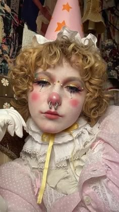 Clown Makeup Looks, Love Clown, Cute Clown Makeup, Purple Crafts, Indoor Photoshoot, Pierrot Clown, Vampire Bride, Makeup Fails, Clown Party