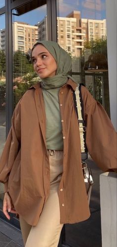 Hijab Fashion Inspiration Aesthetic, Street Hijab Style, Summer Islamic Outfits, Brown Shirt Outfit Hijab, Aesthetic Hijabi Outfits Summer, Hijab Summer Style, Modern Hijabi Outfits, Classy Hijab Outfits Summer, Casual Hijabi Outfits Summer