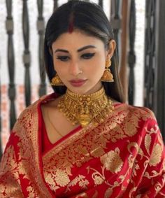 Reception Saree, Saree Hairstyles, Banarsi Saree, Saree Jewellery, Designer Silk Sarees, Red Saree, Saree Look