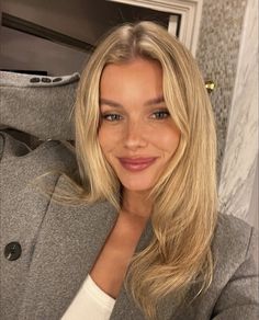 Balayage Latina, Maquillage On Fleek, Color Balayage, Blonde Hair Inspiration, Hair Color Balayage, Hair Inspo Color, Blonde Hair Color, Beauty Inspiration, Pretty Face