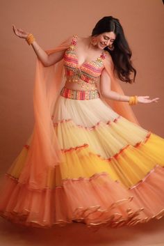 Haldi Dress, Tule Rok, Wedding Lehenga Designs, Traditional Indian Dress, Indian Dresses Traditional, Fancy Dresses Long, Traditional Indian Outfits