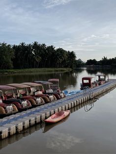 there are many boats that are docked on the water