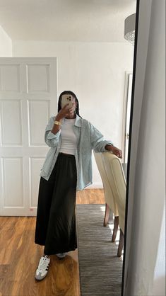 Oversized shirt, outfit inspo, minimal style, minimal street style, french style, parisian style, Baggy White Tshirt Outfit, Midi Skirt With Oversized Shirt, Oversized Skirt Outfit, Samba With Skirt, Skirt And Big Shirt, Satin Skirt And Shirt Outfit, Satin Skirt Business Casual, Long Skirt Big Tshirt Outfits, How To Style Oversized Shirt With Skirt