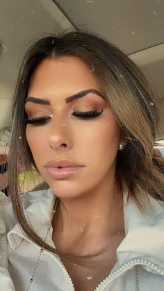 Top US beauty blog, The Sweetest Thing, features their Everyday Makeup Routine. Click now for all the details and product links! Laura Mercier Bronzer, Contouring For Beginners, Fashion Travel Outfit, Concealer Shades, Everyday Makeup Routine, Flawless Makeup Application, Nude Palette