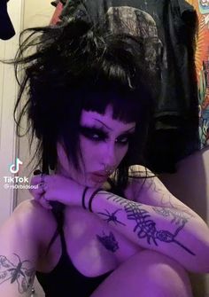 Nu Metal Hairstyles, Mall Goth Hairstyles, Mall Goth Hair, Goth Haircuts, Mall Goth Makeup, Metal Hairstyles, Dark Makeup Looks