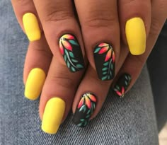 Tropical Floral Nail Designs, Dark Tropical Nails, Bird Of Paradise Nails, Costa Rica Nails Designs, Cancun Nail Ideas, Fiesta Nails Designs, Mexican Themed Nails, Summer Nail 2024, Juneteenth Nail Design