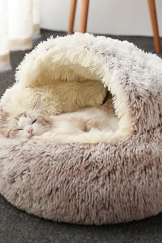 Pet Pet Beds Aesthetic, Cute Dog Beds For Small Dogs, Cute Cat Beds, Small Dog Beds, Cat Bed Ideas, Sleeping Sofa, Kitten Bed, Cute Dog Beds, Plush Dog Bed