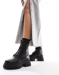 Botas negras con cordones y suela gruesa Anchor de ASOS DESIGN | ASOS Chunky Lace Up Boots, Asos Shoes, Shoes Boots Ankle, Boot Brands, Body Fit, Concert Outfit, Lace Up Boots, Boot Shoes Women, Jeans Shop