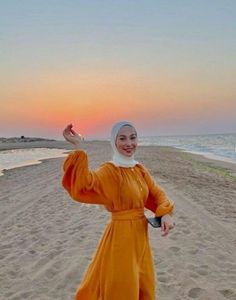 Modest Outfits Summer, Hijab Beach, Hijabi Gowns, Outfit Ideas Beach, Hijabista Fashion, Hijab Style Tutorial, Mode Turban, Modest Fits, Hijab Outfits