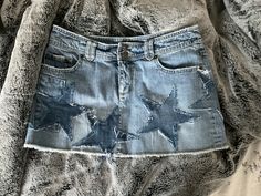 Demin Mini Skirt Y2k, Diy Jean Skirt Design, Y2k Denim Skirt Outfit Aesthetic, Mini Y2k Skirt, Cute Y2k Skirts, Star Mini Skirt, Star Jean Skirt, Star Skirt Y2k, Early 2000s Mini Skirt Outfit