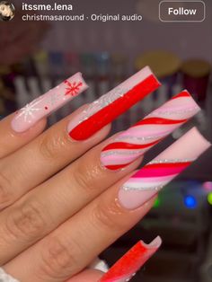 Hot Pink New Years Nails, Christmas Nails Hot Pink, Pink Red Christmas Nails, Pink And Red Holiday Nails, Red And Pink Christmas Nails, Pink And Red Christmas Nails, Starbucks Nails, Pink Red Christmas, Gel Powder Nails