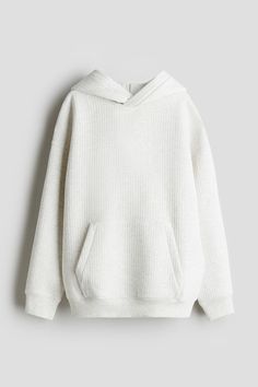 Loose-fit  ribbed sweatshirt hoodie. Lined wrapover hood  dropped shoulders  long sleeves  and kangaroo pocket. Ribbing at cuffs and hem. Christmas Wants List, Christmas Gift Idea For Boyfriend, H&m Clothes, Dandy Hoodie, H&m Hoodies, Essential Clothes, White Fox Hoodie, New York Winter Fashion, P Coat