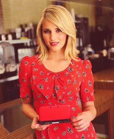 Dianna Agron. Hair long Bob. Red Bobs, Bobs With Bangs, A Line Haircut, Dunner Wordend Haar, Dianna Agron, Long Bob Hairstyles, Cut My Hair, Hair Envy, Shoulder Length Hair