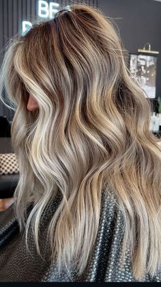 Fall Blonde Balayage, Lowlights For Blonde Hair, Lowlights For Blonde, Soft Blonde Hair, Light Brunette Hair, Fall Blonde Hair Color, Warm Blonde Hair, Rambut Brunette, Fall Blonde Hair