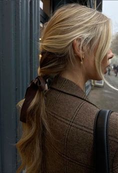 The Velvet Bow Hairstyle #bow #fashion Cabello Afro Natural, Academia Fashion, Wardrobe Pieces, A Ponytail, Adam Sandler, Long Blonde, Long Blonde Hair