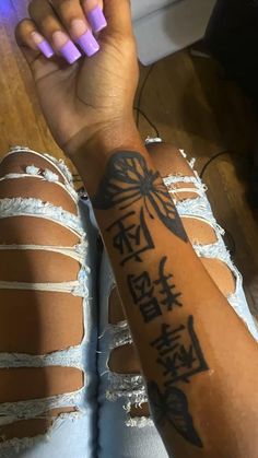 Tattoo Chinese, Word Tattoo Ideas, Meaningful Wrist Tattoos, Capricorn Tattoo, Word Tattoo, Spine Tattoos For Women