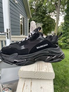 Selling some balenciaga shoes, fairly worn about 2-3 times, I want to sell them asap for some other shoes Black Pointed Toe Sneakers With Branded Insole, Balenciaga Shoes, Balenciaga Triple S, Triple Black, To Sell, Balenciaga, I Want, Athletic Shoes, Men's Shoes