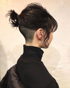 Layered Bob Undercut, Feminine Undercut Long Hair, Woman Undercut, Undercut Short Hair, Undercut Hairstyles Women, Women Undercut, Undercut Long Hair, Shot Hair, Short Hair Tomboy