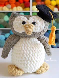 a crocheted owl with a graduation cap on it's head