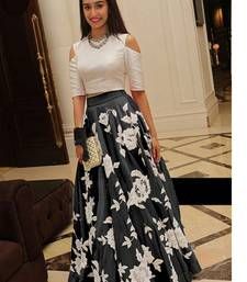 Stitched Lehenga, Lehnga Dress, Lehenga Blouse Designs, Long Skirt Fashion, Long Skirt Outfits, Long Gown Dress, Red Lehenga, Patiala Salwar, Indian Gowns Dresses