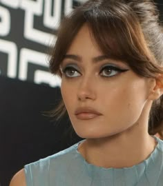 Idole Mascara, Mod Makeup, Ella Purnell, Vampire Bride, 70s Makeup, Smink Inspiration, Chanel Beauty, Chanel Makeup, Bold Makeup