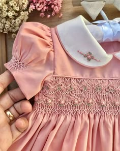 Smock Dress Pattern, Smocking Fashion, Smocked Baby Clothes, Smocking Dress, Baby Dress Embroidery, Smocking Tutorial, Kids Summer Dresses, Smocked Baby Dresses