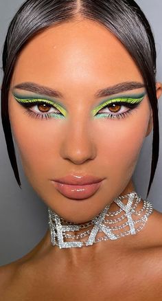 Green Eyeshadow Look, Alien Makeup, Mekap Mata, Neon Makeup, Rave Makeup, Cool Makeup Looks, Smink Inspiration, Green Makeup, Eye Makeup Designs